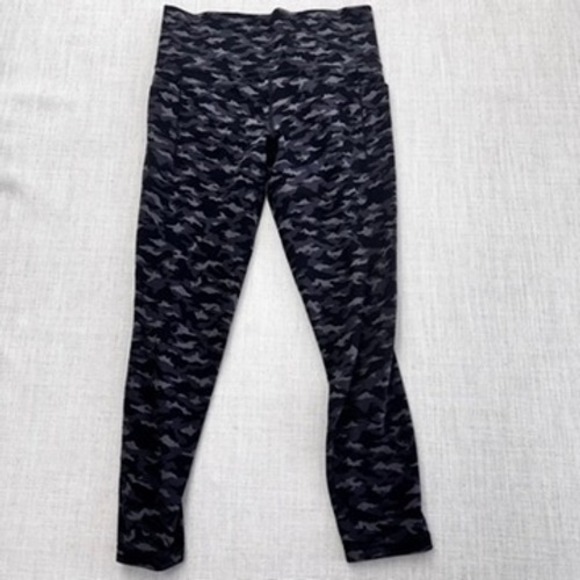 Athleta Pants - Athleta Salutation Stash Pocket II‎ Printed 7/8 Tight Camo Leggings Grey Black M